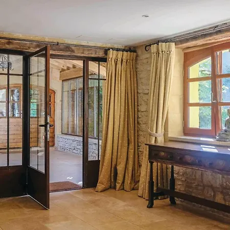 Pet Friendly In With Kitchen