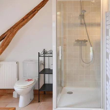 Pet Friendly In With Kitchen